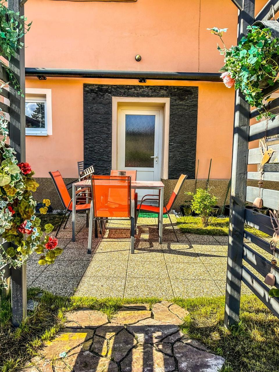 Apartman Pod Hradem Horsovsky Tyn Exterior photo