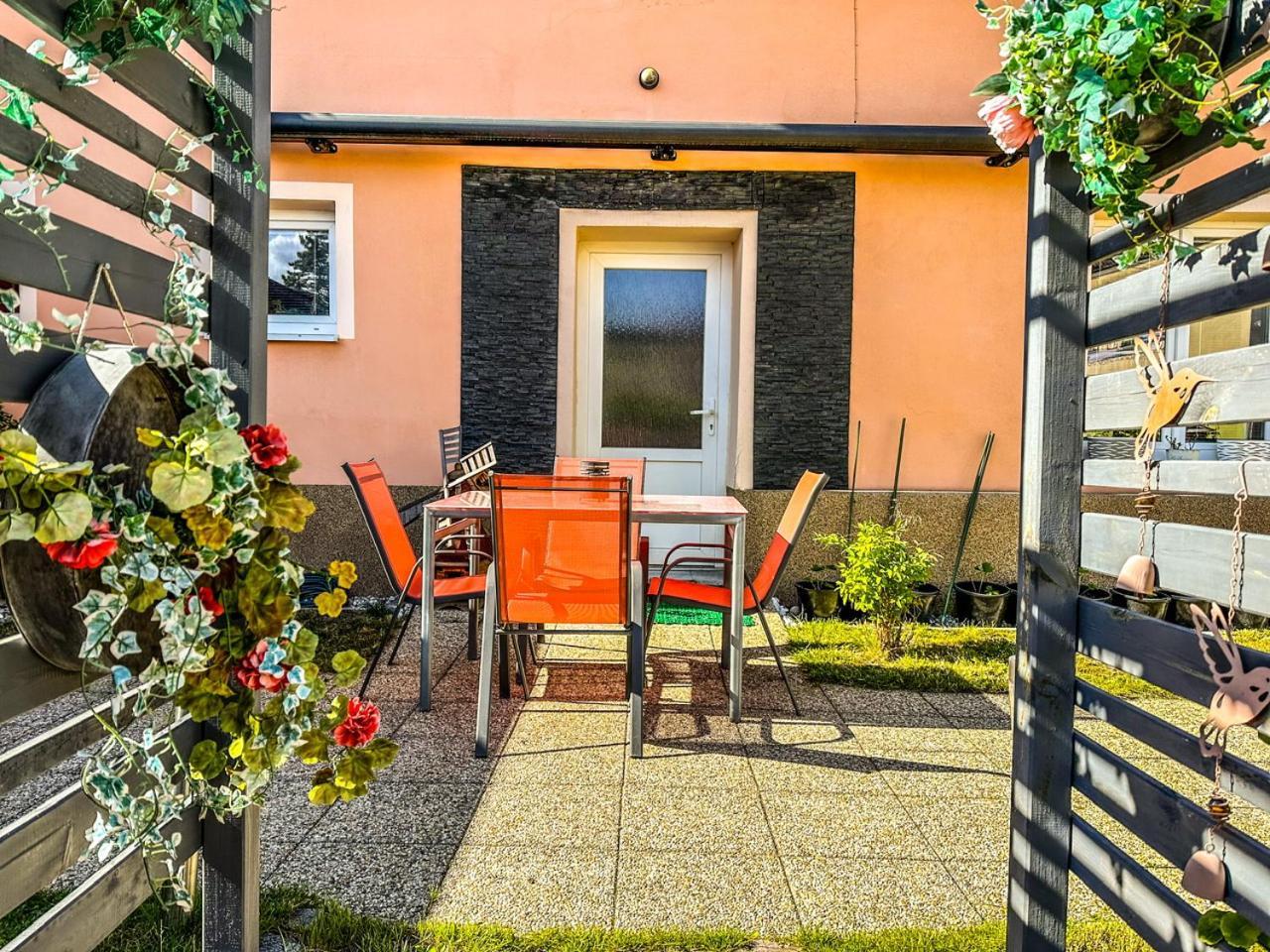 Apartman Pod Hradem Horsovsky Tyn Exterior photo